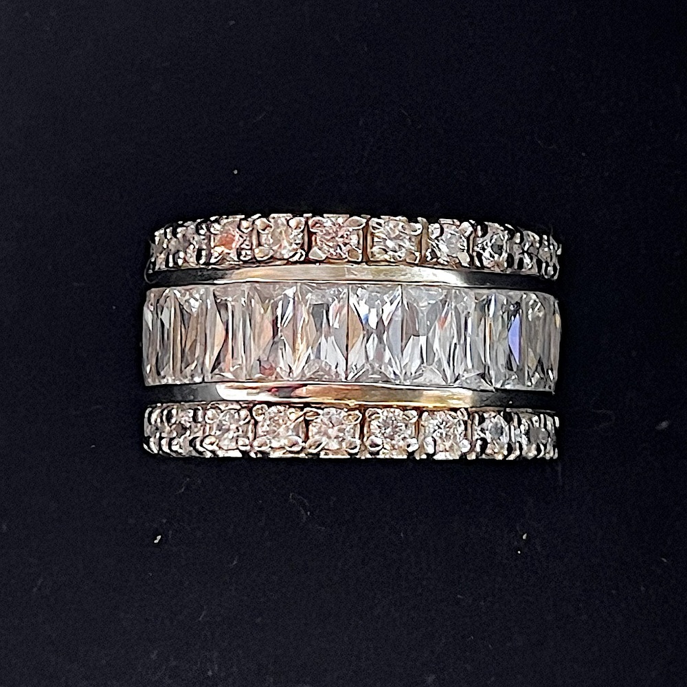 ❤️ NEW REAL COLLECTIBLES SPARKLE RING